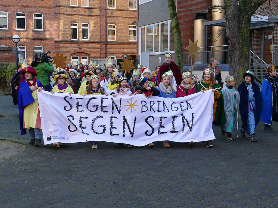 Aussendung der Sternsinger im Hohen Dom zu Fulda (Foto: Karl-Franz Thiede)